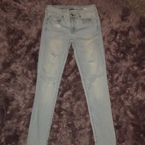 Ripped skinny jeans light wash denim!